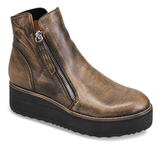 Nene Wedge Boot - Black Cognac