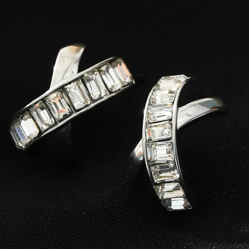 Retro Style Crossover Zirconia Embedded Earrings in White Gold