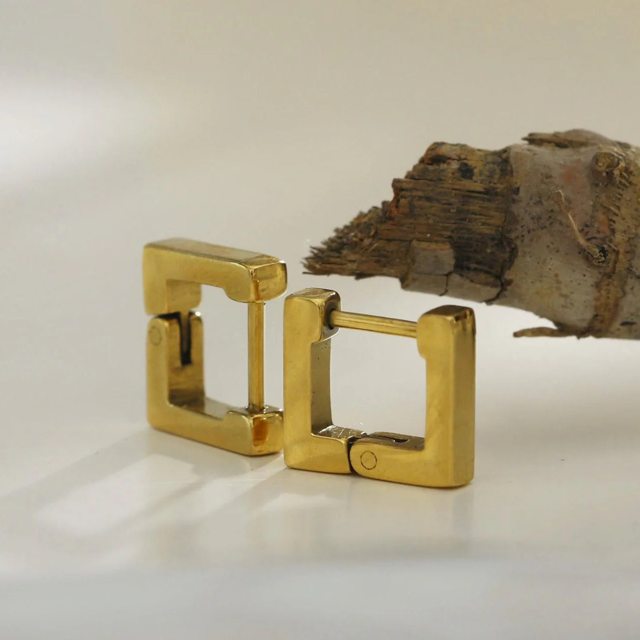 DINAMI Gold: Tiny Squared Shape Hoop Earrings