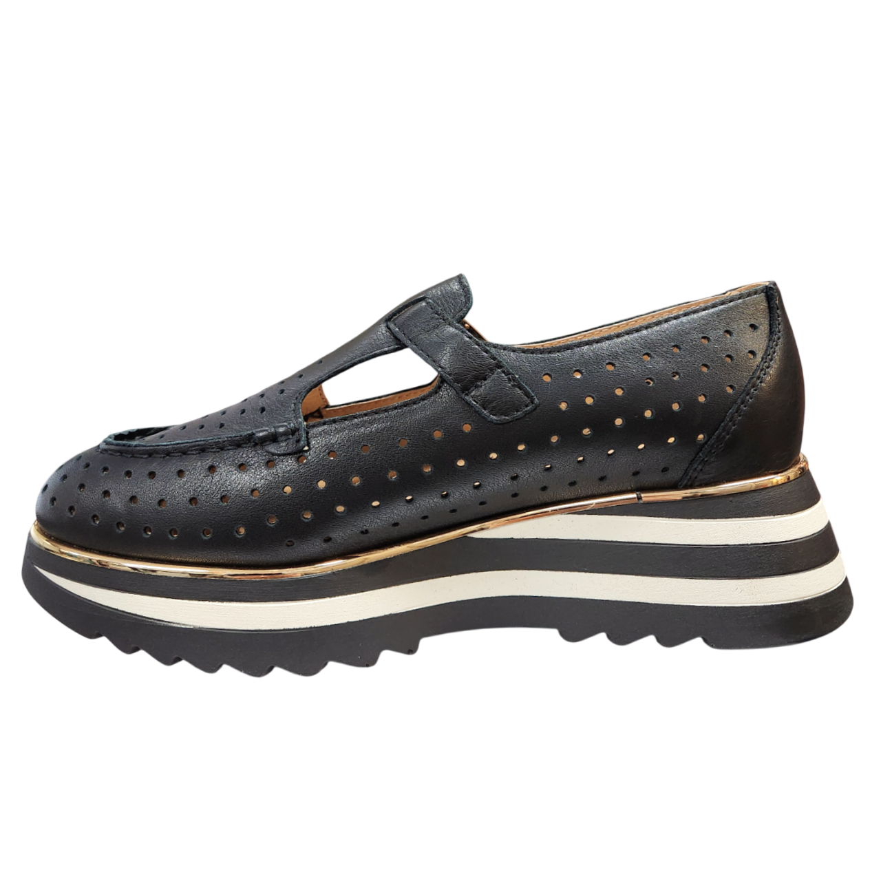 Women's black wedge shoe