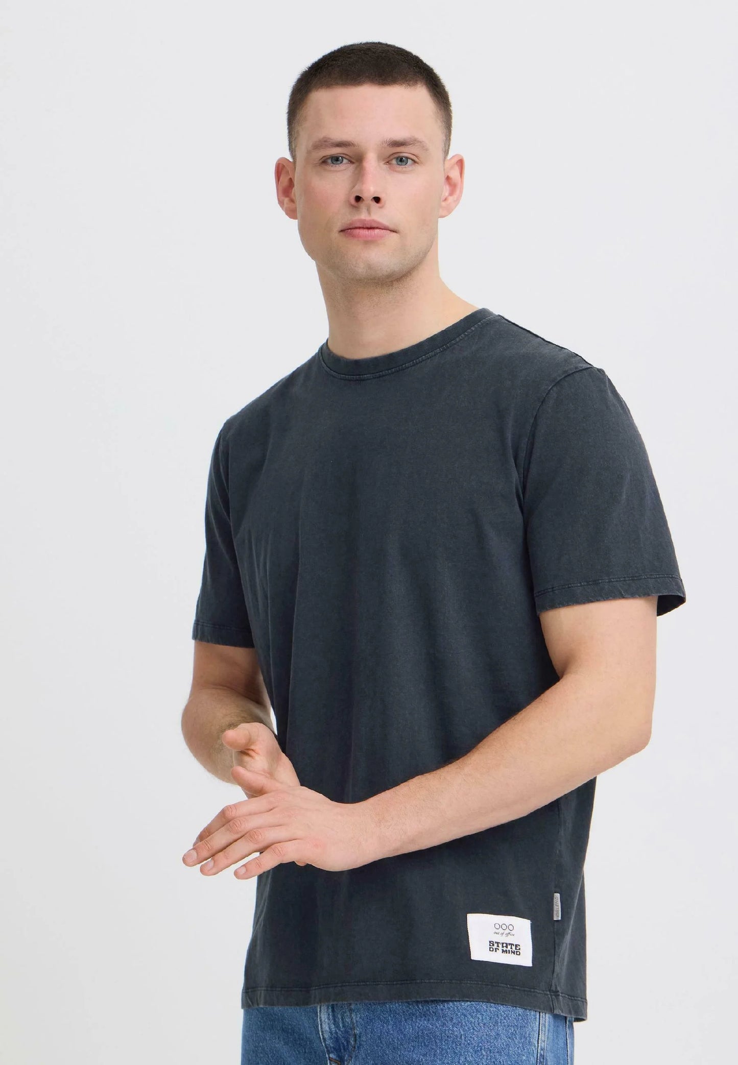 Basic T-shirt - salute