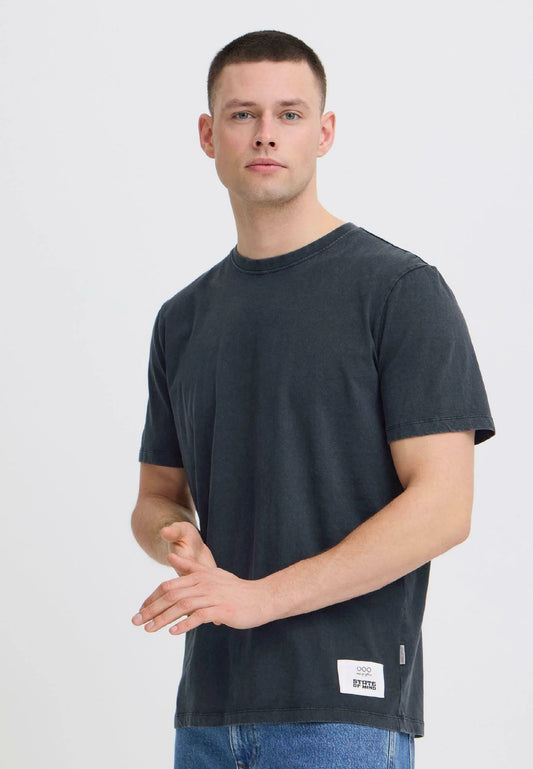 Basic T-shirt - salute