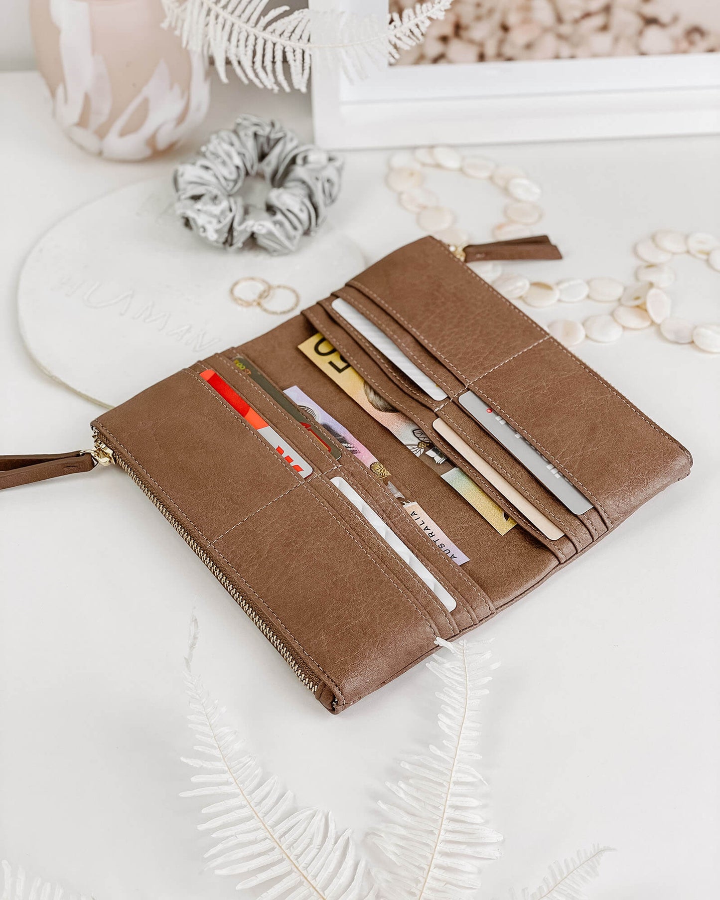 Louenhide - Delta Wallet